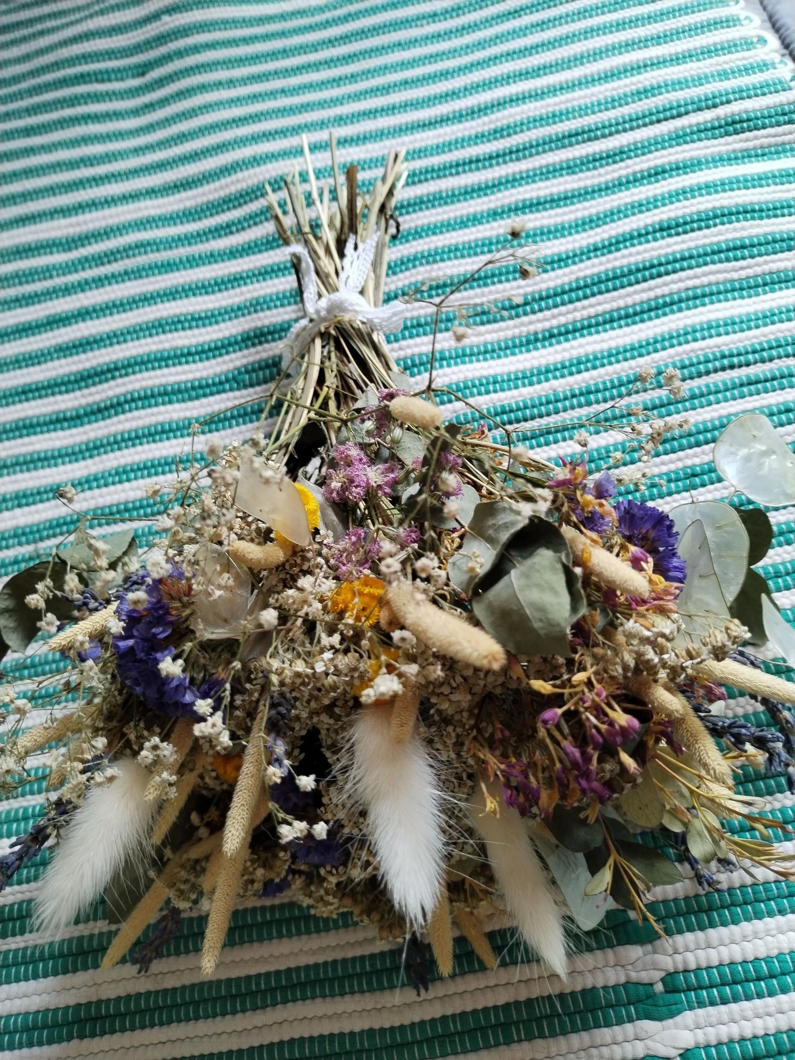 Bonito ramillete de flores secas rústicas de mi jardín natural. – photo 7